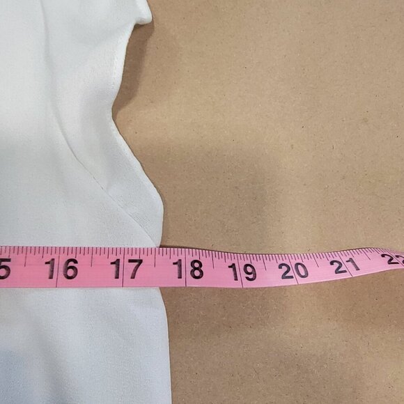 Forever 21 Size XS White Flutter Sleeve Blouse, Excellent Used Condition - Picture 7 of 11